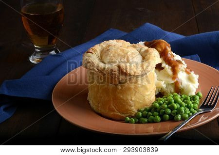 Meat Pub Pie With Mashed Potato And Gravy