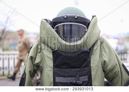 Details Of A Eod (explosive Ordnance Disposal) Military Protective Costume