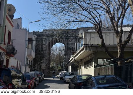 Istanbul, Turkey - 17,03,2018 The Valens Aqueduct Is A Roman Aqueduct Which Was The Major Water-prov