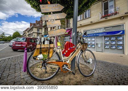 Caudebec En Caux, France - September Circa, 2020. Old Bicycle On The Road For Publicity Of Flea Mark