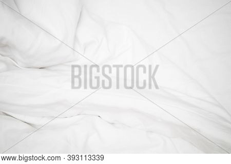 Linel Wrinkled Bed. White Wrinkles Bedding Sheets