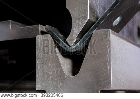 The Process Of Bending Sheet Metal On A Hydraulic Bending Machine