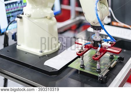 High Technology And Precision Robot Arm And Automatic Vacuum Or Suction Cup For Pick & Place Transpo