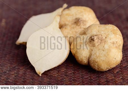 Fresh Jicama Or Yam, Jicama Can Be Eaten Raw Or Cooked, The Taste Are Crisp, Juicy, Moist, And Sligh