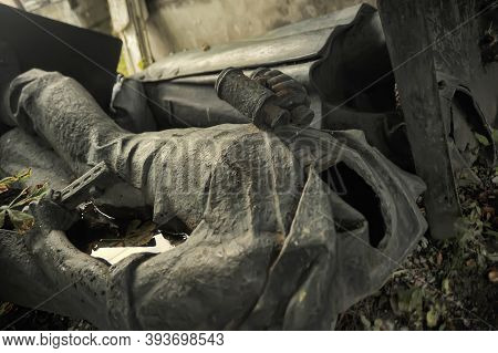 Estonia, Tallinn, 10,10,2014 The Dismantled Monuments Of The Era Of The Soviet Union Lying On The Ou
