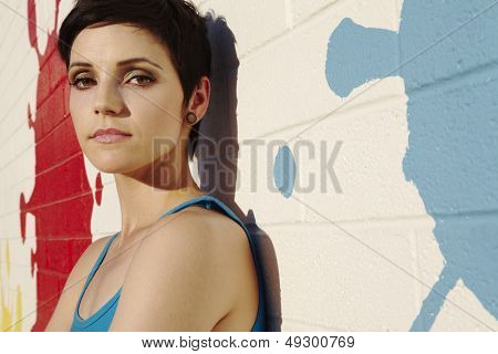Zbliżenie portret modne że młoda kobieta