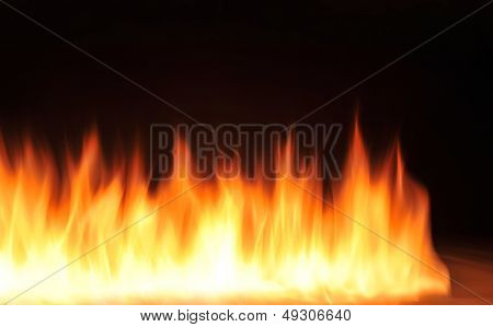 Llamas de fuego elevar en un fondo oscuro