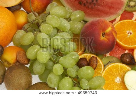 Gran variedad de frutas frescas y verduras, agua gotas visibles al 100 %