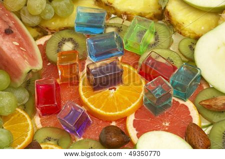 Gran variedad de frutas frescas y verduras, agua gotas visibles al 100 %