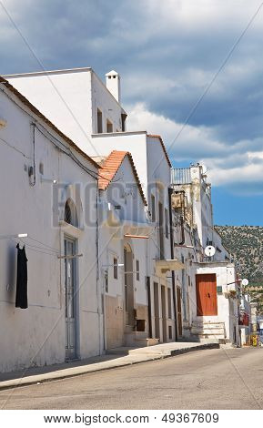 Alleyway. Mattinata. Puglia. Italy.
