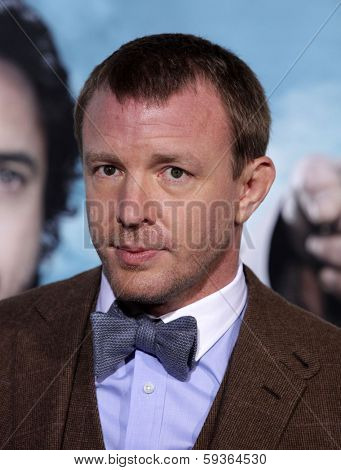 LOS ANGELES - DEC 06:  GUY RITCHIE arrives to the 