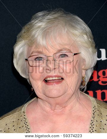 LOS ANGELES - DEC 16:  June Squibb arrives to the 