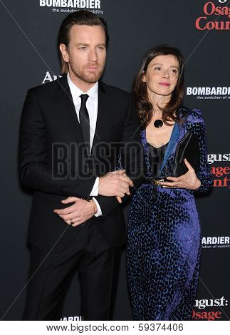 LOS ANGELES - DEC 16:  Ewan McGregor & Eve Mavrakis arrives to the 