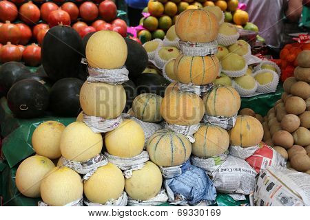 KOLKATA, INDIA - FEBRUARY 15: Street trader sell fruits outdoor on February 15, 2014 in Kolkata India. Only 0.81% of the Kolkata's workforce employed in the primary sector (agriculture)