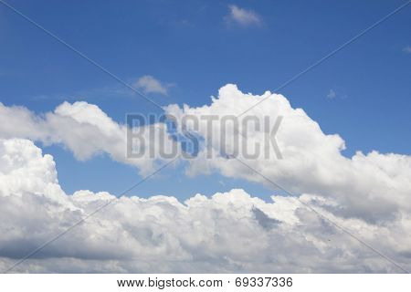 clouds in the blue sky