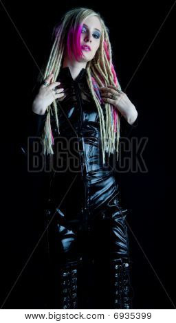 femme avec des dreadlocks