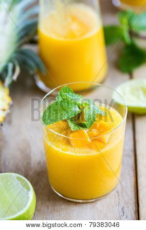 Mango With Pineapple Smoothie