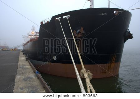 Frachtschiff im dock