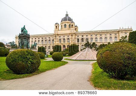 Fine Arts Museum and  statue depicting Empress Maria Theresa in Vienna