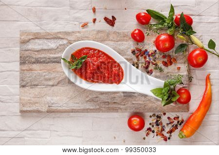 Tomato chutney with ingredients