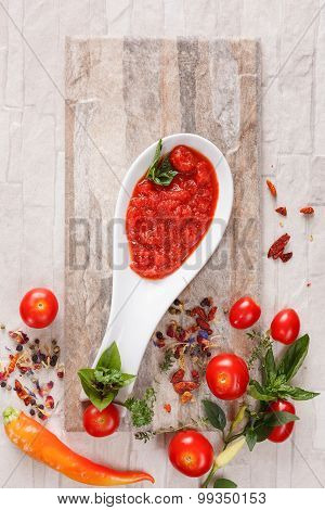 Tomato chutney with ingredients
