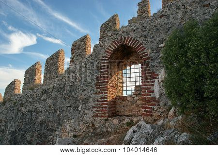 Walls and gate of Seljuk fortress