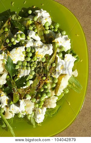 Salad with cream cheese and young peas
