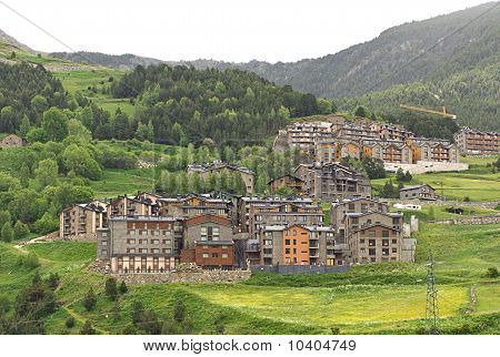 Piccolo villaggio nei Pirenei