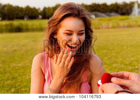 Man Made A Proposal To His Girlfriend To Marry