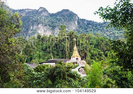 Wat Tham Pha Plong