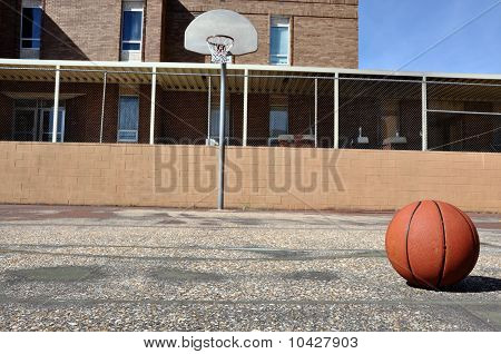 Venkovní basketbalové hřiště