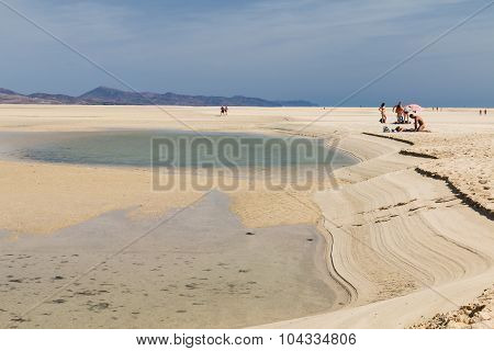 Playas De Sotavento, Fuerteventura, Editorial