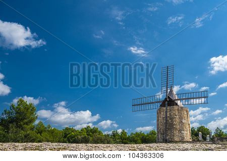 Daudet's Windmill - Fontvielle (france)