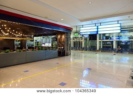 DUBAI, UAE - SEPTEMBER 08, 2015: Dubai Airport interior. There are a lot of restaurants, bars, cafes and shops in Dubai International Airport. Almost all of them are open twenty-four hours.