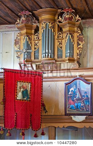 Interior da Igreja Velha de madeira