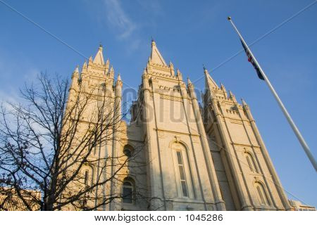 Salt Lake świątyni zbliżenie zachodniej o zmierzchu