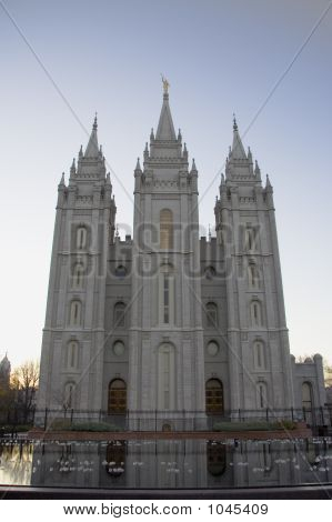 Salt Lake świątyni East Side i basen o zmierzchu