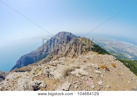 Rocky mountain top Dikeos