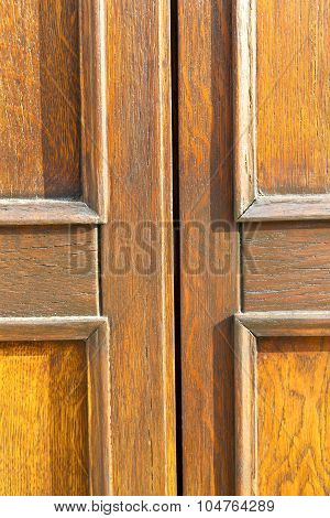 In Mozzate  A  Door Curch  Closed Metal Wood Italy  Lombardy   Milan