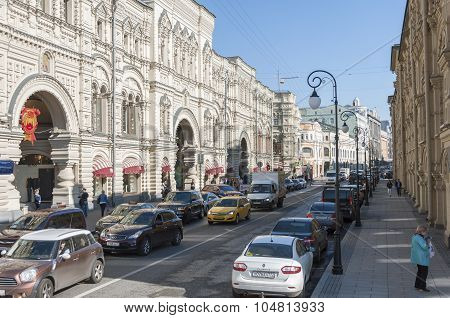 MOSCOW RUSSIA - 21.09.2015. Ilinka Street Gum and a Middle Trading Rows