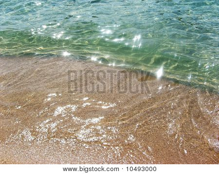 Spiaggia spiaggia e acqua trasparente in estate