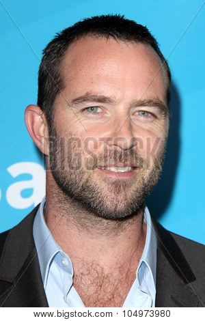 LOS ANGELES - AUG 12:  Sullivan Stapleton at the NBCUniversal 2015 TCA Summer Press Tour at the Beverly Hilton Hotel on August 12, 2015 in Beverly Hills, CA