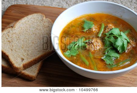 Ekmek ile domates çorbası