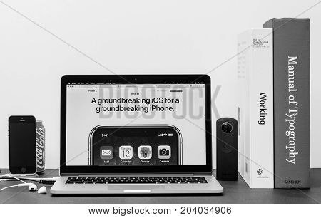 Paris France - Sep 3 2017: Minimalist Creative Room Table With Safari Browser Open On Macpook Pro La
