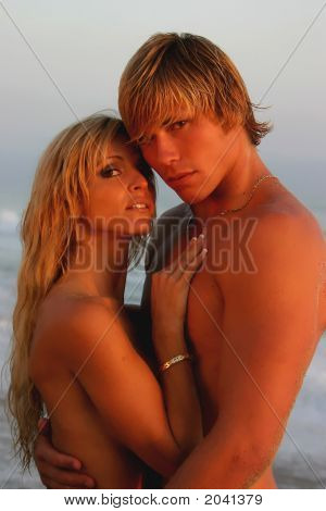 คู่รักหนุ่มสาว