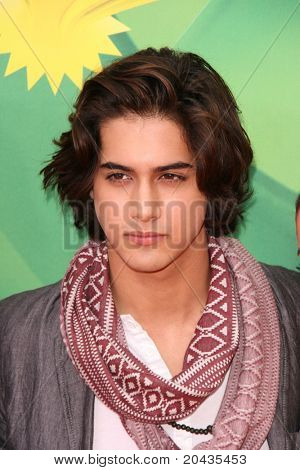 LOS ANGELES - APR-2: Avan Jogia. Ankunft Kids Choice Awards 2011 im Galen Center, USC auf Ap