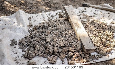 Clay clashed with logs To pot by hand