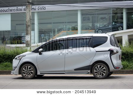 Toyota Sienta Mini Mpv Van.