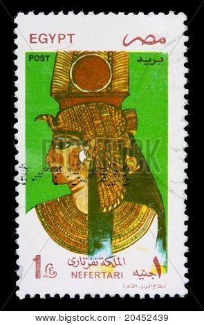 Egypten - Circa 2000: En 1-pund frimærke, trykt i Egypten viser dronning Nefertari iført en kongelige hovedklæde