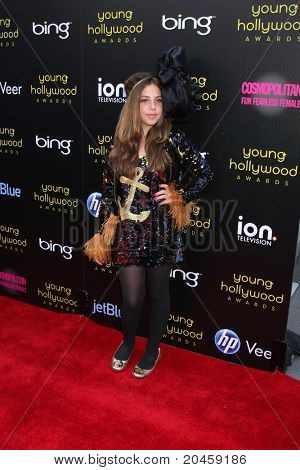 LOS ANGELES - 20 de maio: Cecilia Cassini chegando ao Young Hollywood Awards 2011 no Club Nokia em 